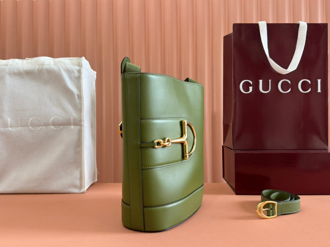 73 MEDIUM BUCKET BAG 27.5 IN GREEN SMOOTH CALFSKIN House Of Sarah Bags