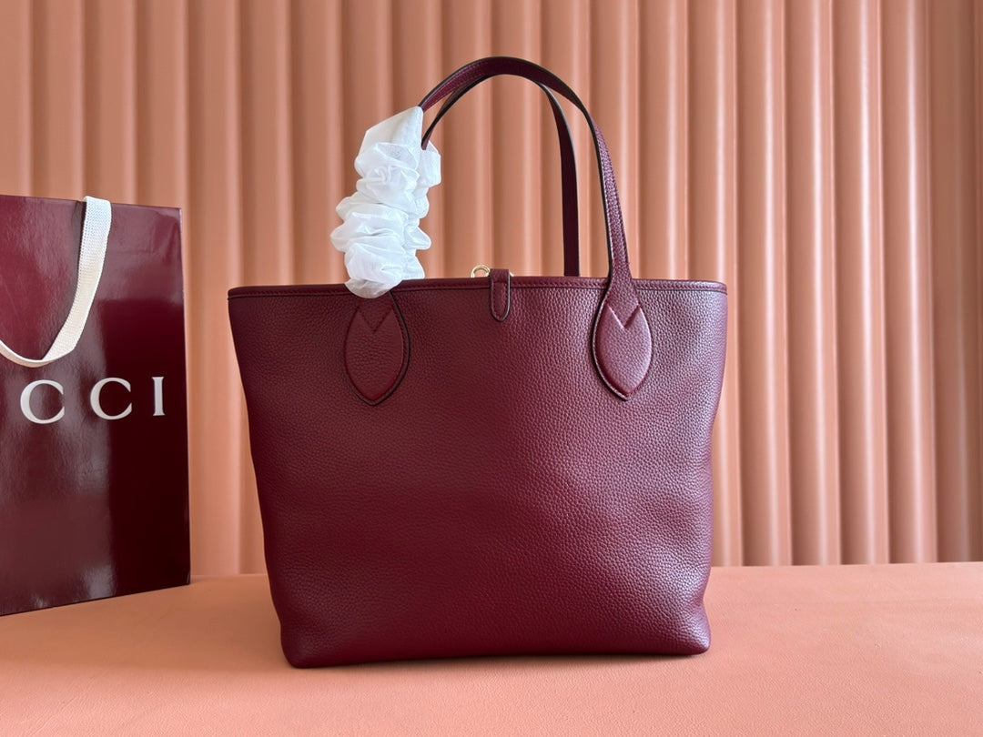 MEDIUM TOTISSIMA REVERSIBLE TOTE BAG 30 IN ROSSO ANCORA RED CALFSKIN BEIGE AND BROWN GG CANVAS ON SIDE House Of Sarah