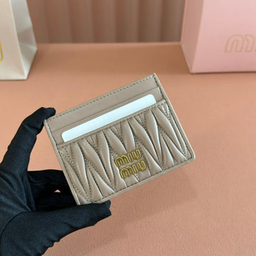 MATELASSÉ NAPPA LEATHER CARD HOLDER TAUPE GRAY House Of Sarah