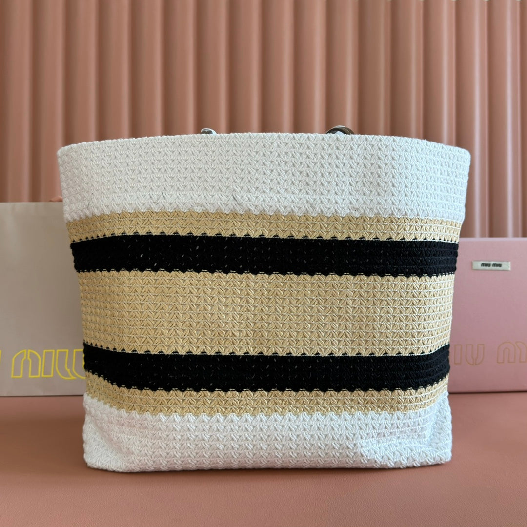 TOTE BAG 40 IN STRIPED PATTERN OF WHITE BEIGE AND BLACK WOVEN RAFFIA House Of Sarah Bags