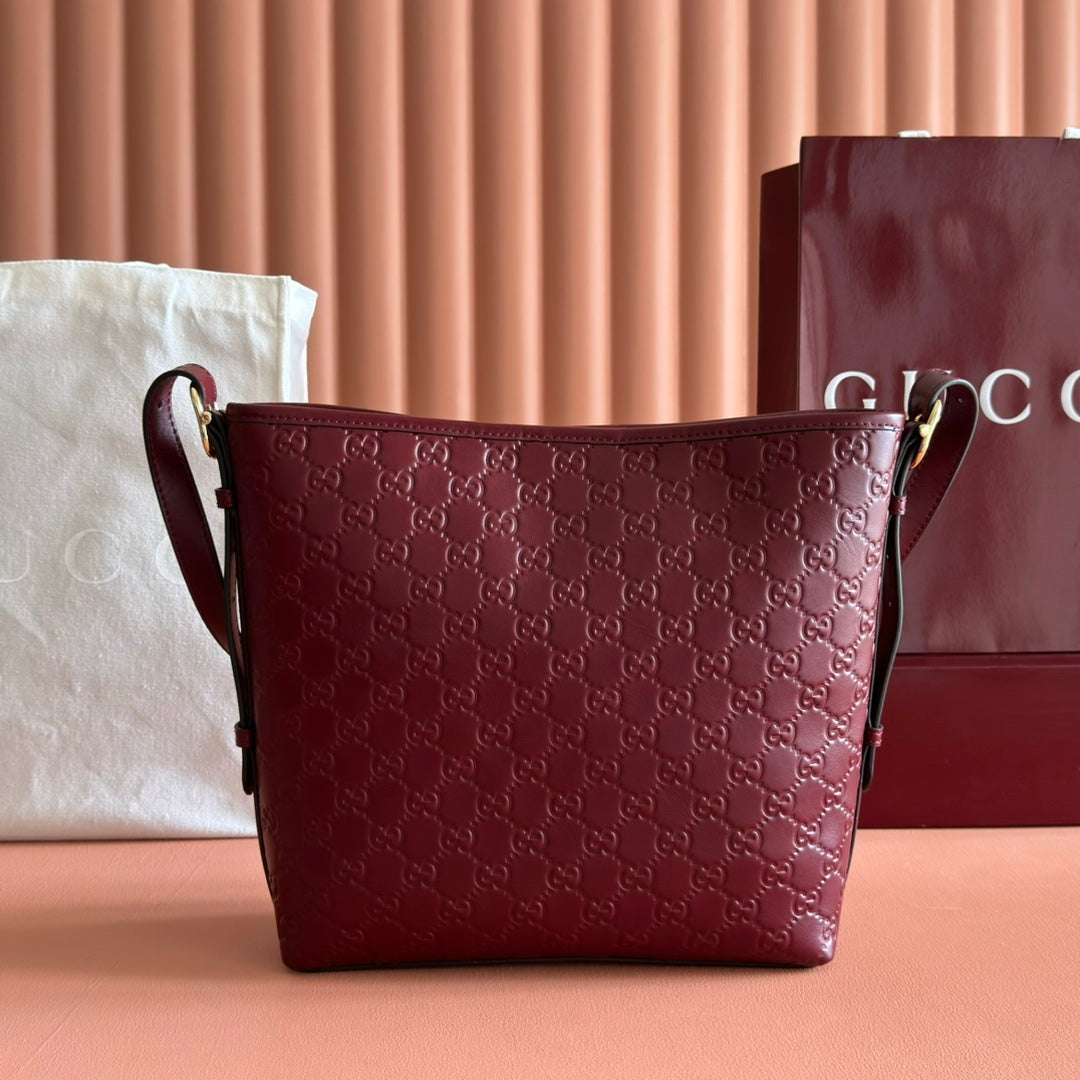 GUCCI 25S EMBLEM MEDIUM SHOULDER BAG 26 IN ROSSO ANCORA RED CALFSKIN House Of Sarah