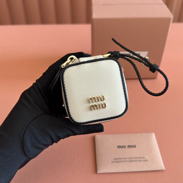MIUMIU 26S EARPHONE CASE 6 IN WHITE CALFSKIN GOLD HARDWARE House Of Sarah
