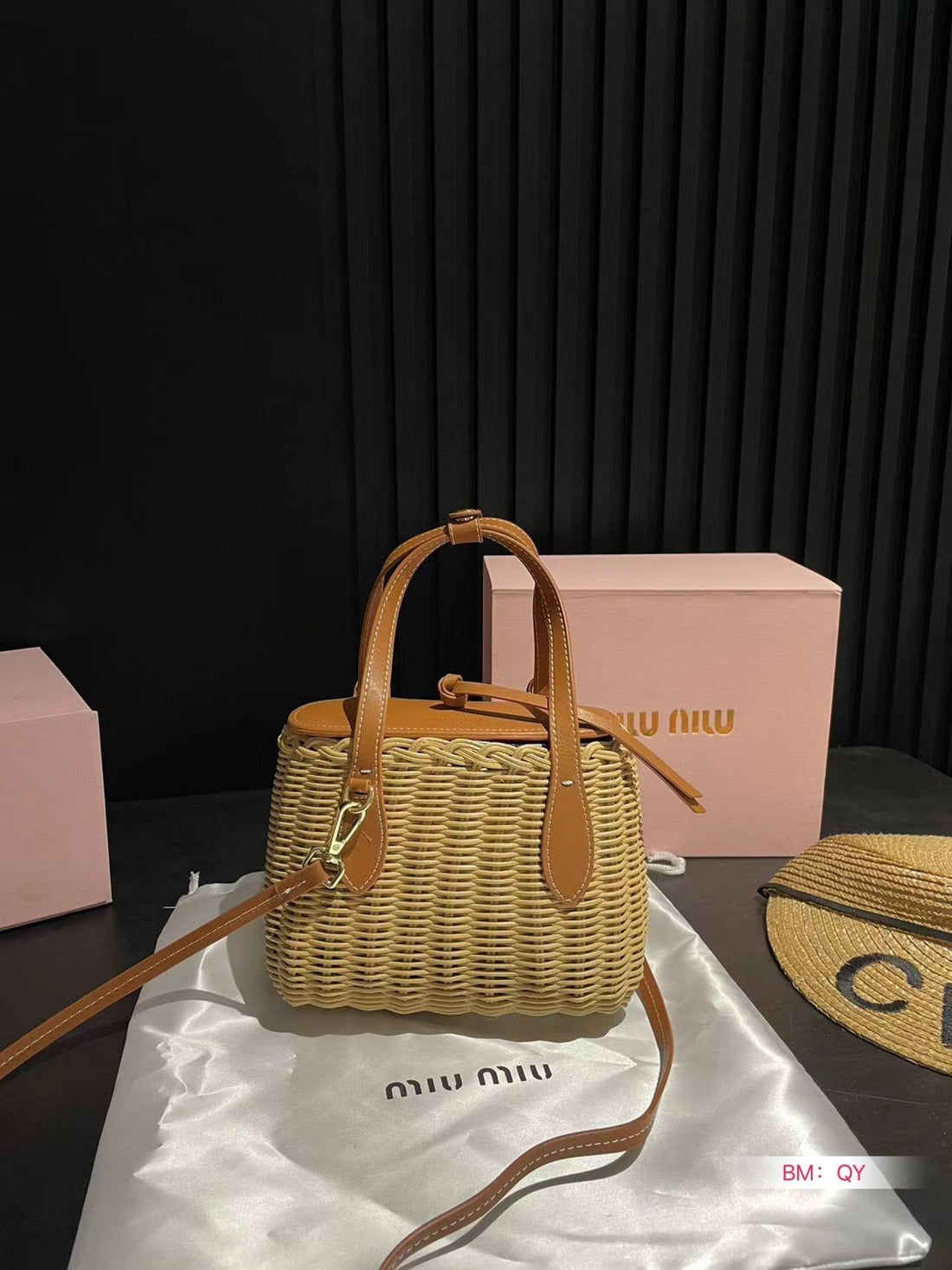 BASKET BAG 18 IN BEIGE/ TAN WICKER AND LEATHER