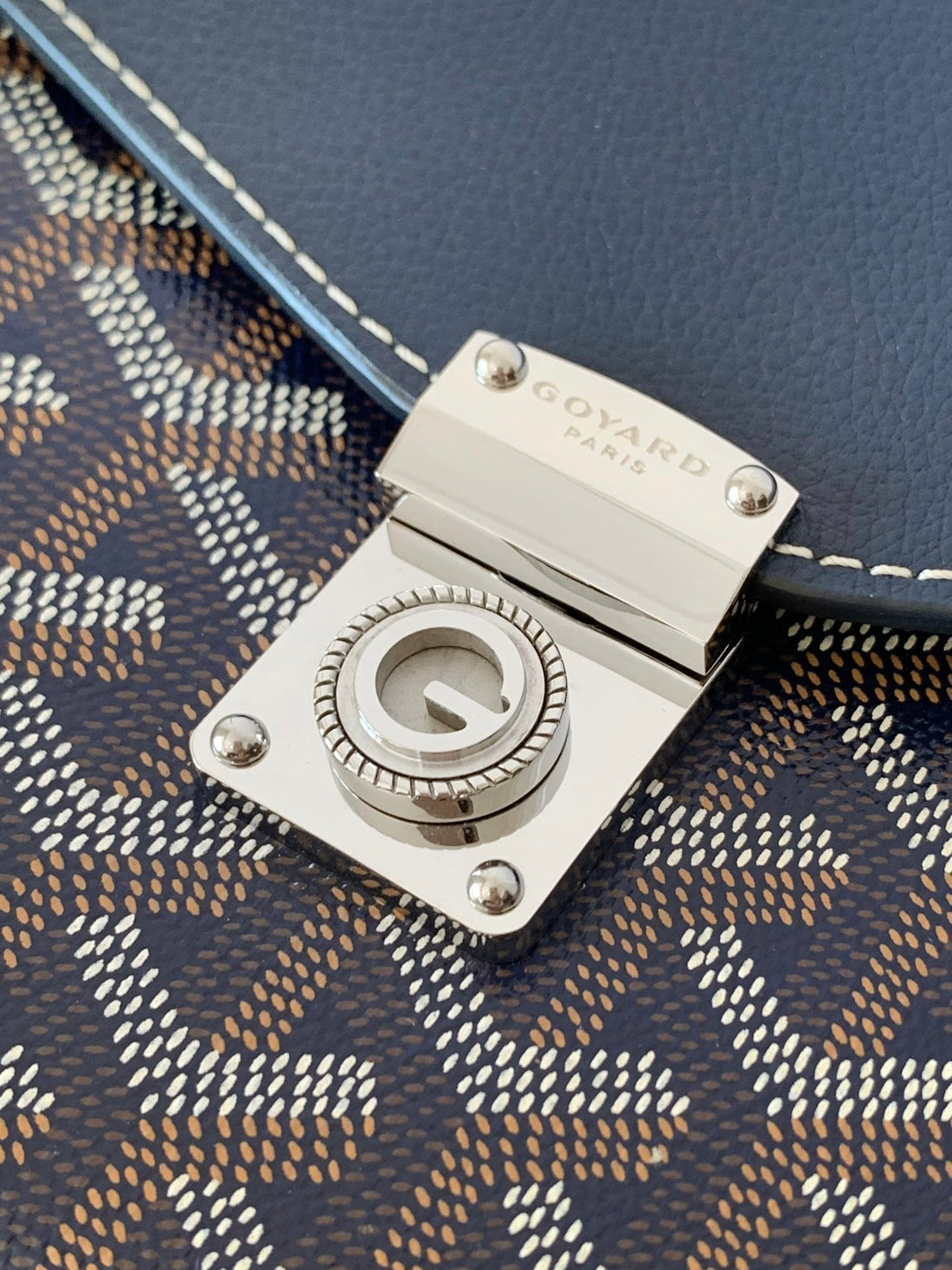 CHYPRE WALLET-POUCH 21 IN NAVY BLUE GOYARDINE CANVAS AND CALFSKIN House Of Sarah