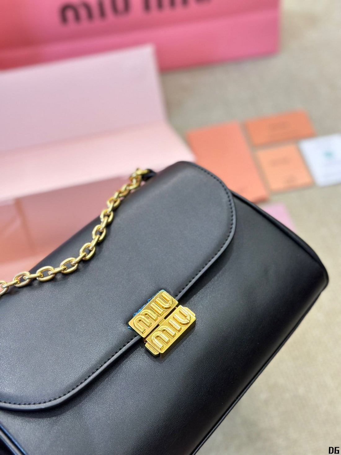 SHOULDER BAG 25 IN BLACK CALFSKIN GOLD HARDWARE House Of Sarah
