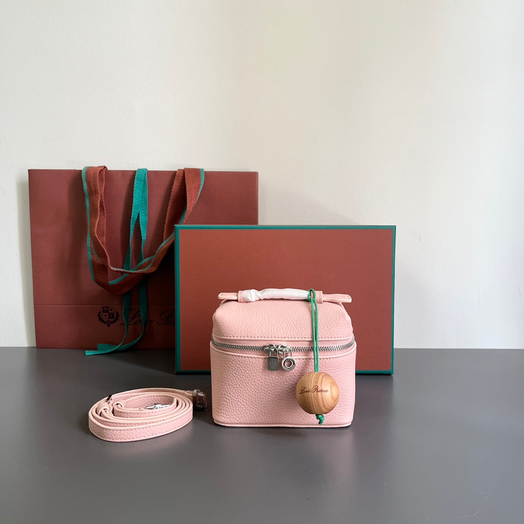 EXTRA POCKET L12 IN PINK PASTEL CALFSKIN WITH SILVER HARDWARE House Of Sarah
