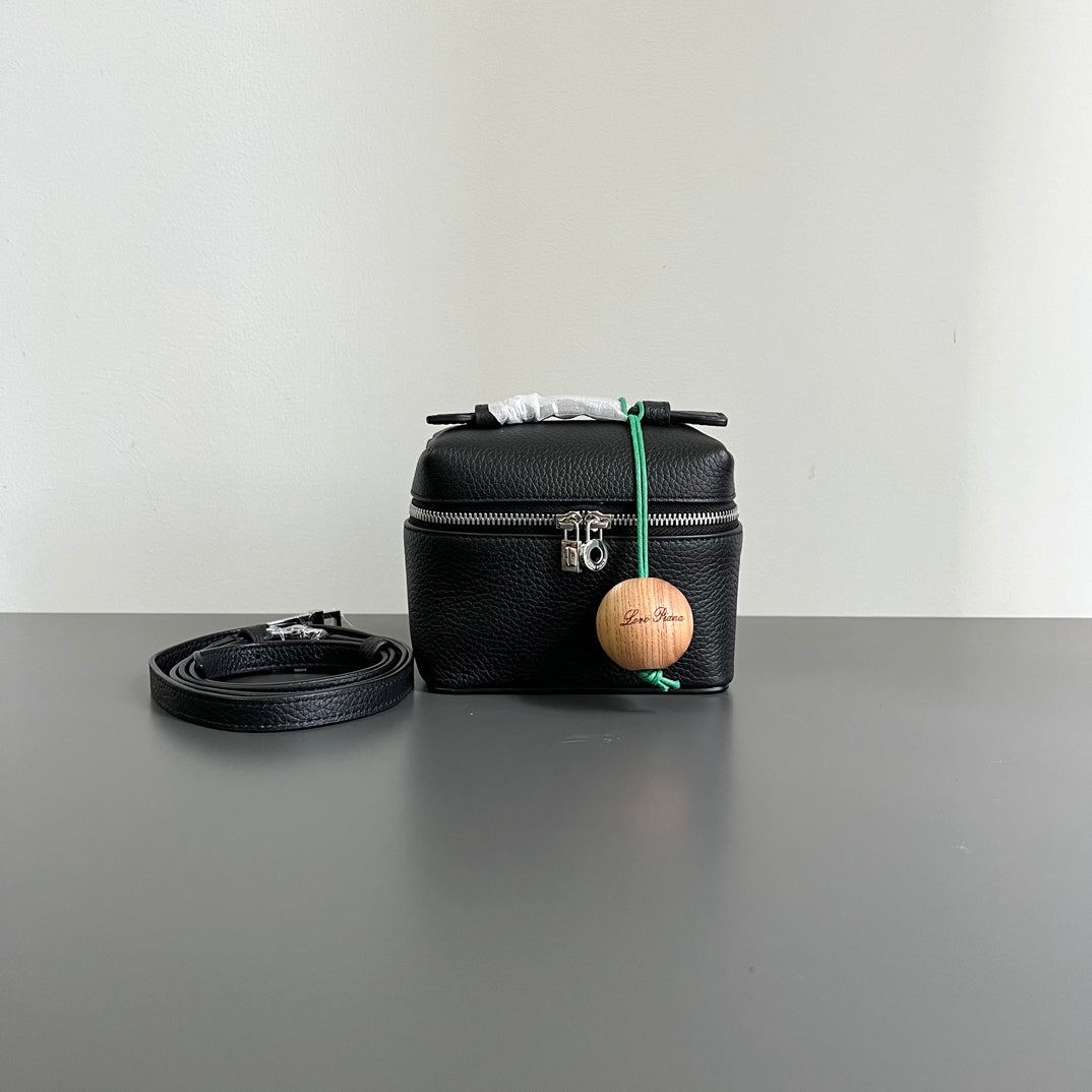 EXTRA POCKET L12 IN BLACK CALFSKIN WITH SILVER HARDWARE House Of Sarah